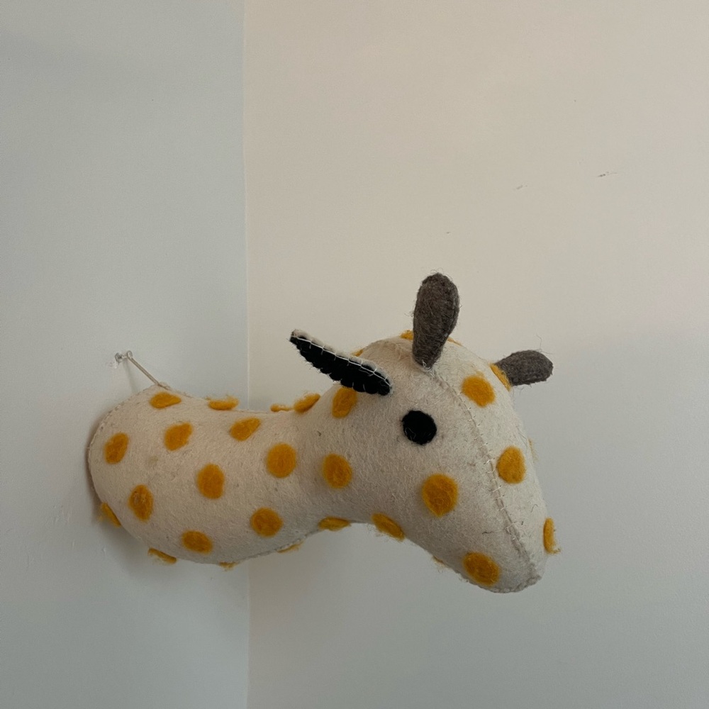 Felt Polka Dot Giraffe Wall Decor